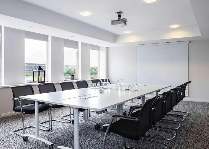 Mercure Holland House Hotell 4*