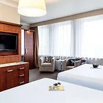Mercure Holland House 4*