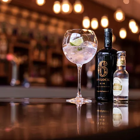 Mercure Holland House 4*