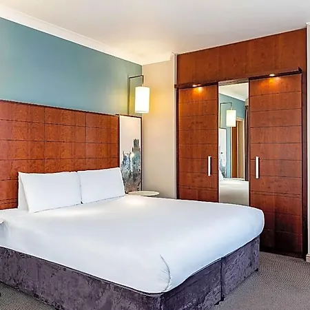 Mercure Holland House 4*