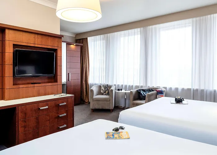 Mercure Holland House 4*