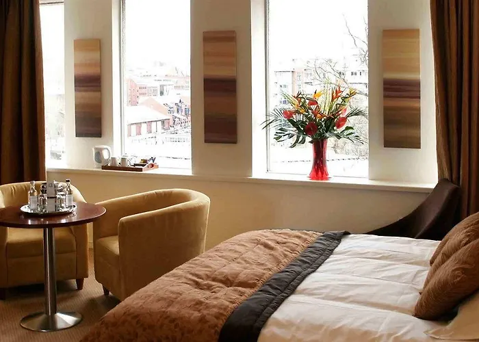 Mercure Holland House 4*