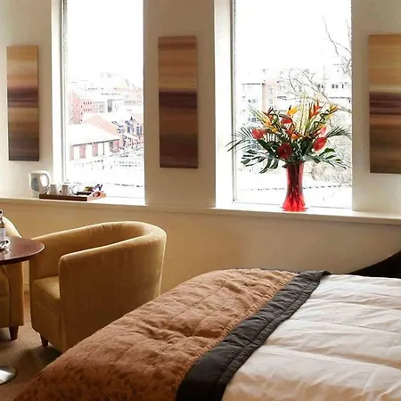 Mercure Holland House 4*